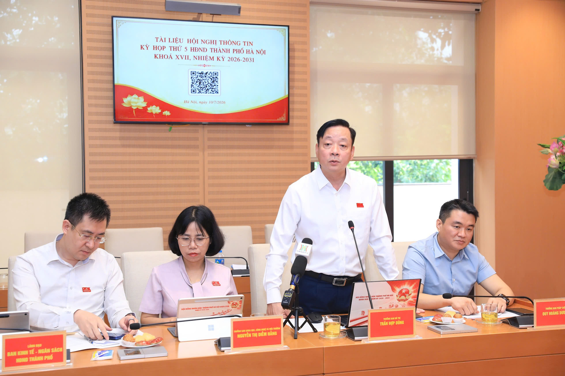 Hà Nội: Nghiên cứu, đánh giá kỹ lưỡng việc thu phí vỉa hè